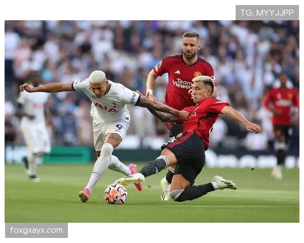 利桑德罗关键拦截助球队取胜,状态回升彰显顶级防守实力 利桑德罗关键拦截助球队取胜,状态回升彰显顶级防守实力