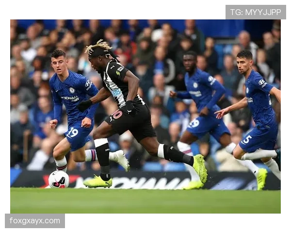 纽卡斯尔联赛季后期状态波动，争四形势面临考验