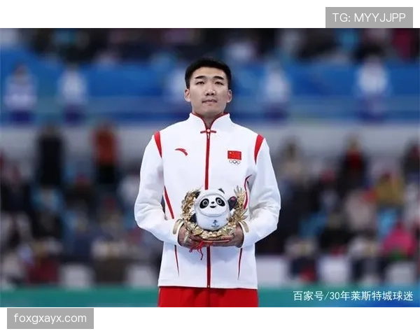 高亭宇比赛场外一顿操作，普通球迷彻底懵圈，谁能跟上他的日常节奏？
